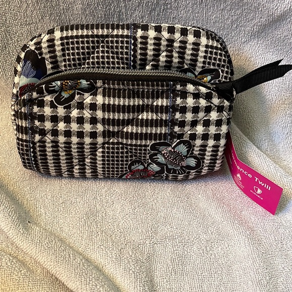 Vera Bradley Mini Cosmetic. Retired pattern. NWOT  Performance Twill - Picture 1 of 4